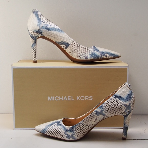 Michael Kors Shoes - 🌟HP🌟Michael Kors Dorothy Flex Pump Snake SZ 9